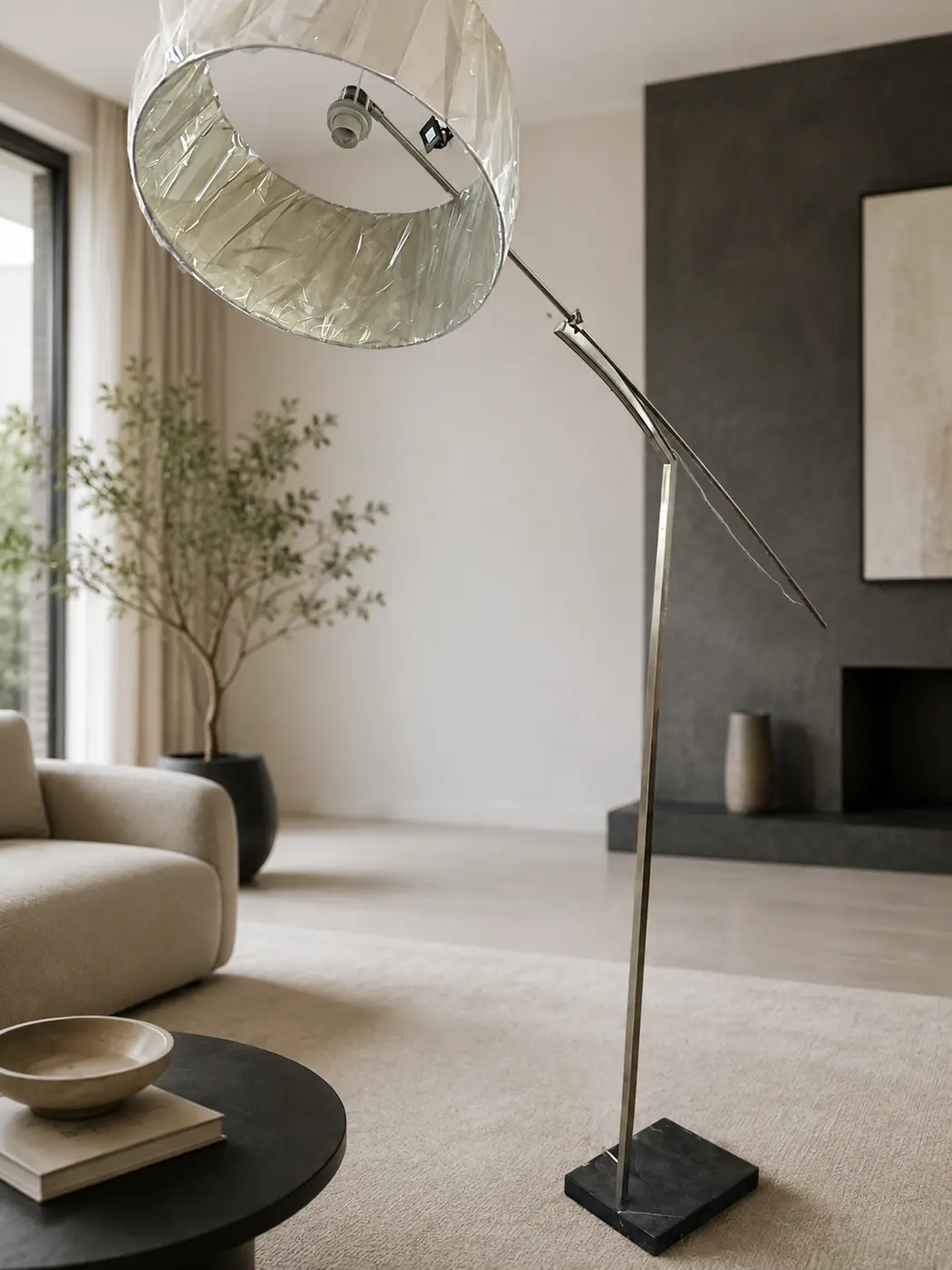 Luminária de Piso Treelux Arco Escamoteável com Pé de Mármore